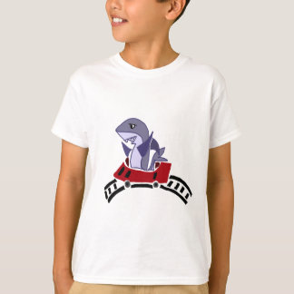 Spaß-Haifisch-Reiten auf Rollen-Untersetzer T-Shirt