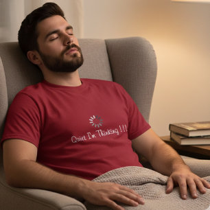 Spaß Ruhig Ich Denke Weiße Typografie auf Marone T-Shirt