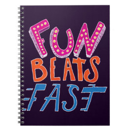 Spaß schlägt schnell notizblock