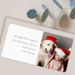Spaß Weihnachten Foto Moderne Minimale Rücksendead Adressaufkleber<br><div class="desc">Ein stilvolles Foto Rücksendelabel mit klassischer Typografie in Schwarz auf einem schlichten, weißen Hintergrund. Foto und Text lassen sich einfach für eine persönliche Touch anpassen. Ein einfaches, minimalistisches und zeitgenössisches Weihnachtsdesign, das sich in dieser Urlaubssaison auszeichnet! Das abgebildete Bild dient nur zur Veranschaulichung, um durch Ihr eigenes Foto ersetzt zu...</div>