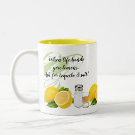 Spaß, wenn das Leben Ihnen Zitronen-Zitat übergibt Zweifarbige Tasse