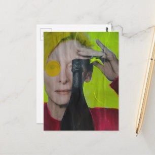 Spaßige Surreal Collage Frau mit Flasche Postkarte