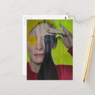 Spaßige Surreal Collage Frau Mit Flasche Postkarte