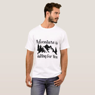 Spaßiges Abenteuer wartet Wortkunst T-Shirt