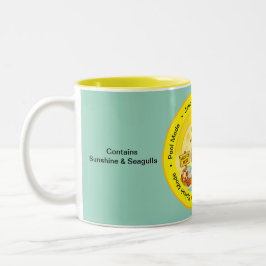 Spaßiges sonniges Reiseziel Möwe Strand Reisender Zweifarbige Tasse