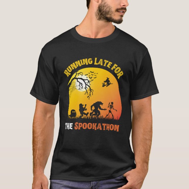 Späte für das Halloween-Rennen in Spookathon T-Shirt (Vorderseite)
