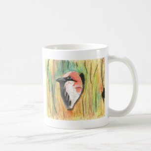 Spatz, der von einer Anhäufung emporragt Kaffeetasse