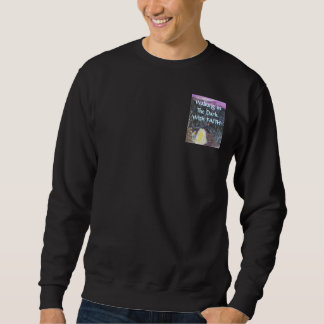 Spaziergang durch die Dunkelheit mit FAITH Sweatshirt