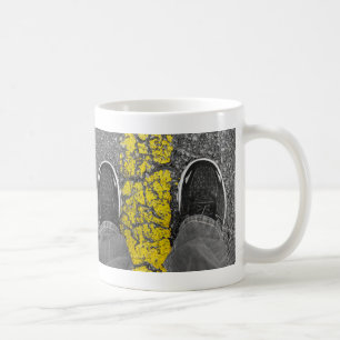 Spaziergang durch die Tasse des Kaffees