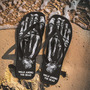 Spaziergang zwischen den toten Skelettknochen Flip Flops