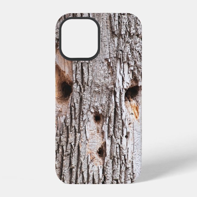 Spechtloch-Baumgesicht iPhone 12 Hülle (Rückseite)