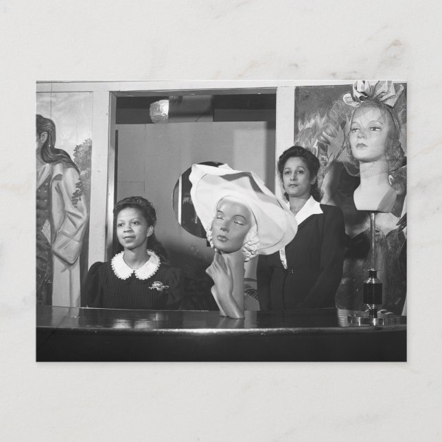 Specialty Hat Shop, 1940er Postkarte (Vorderseite)