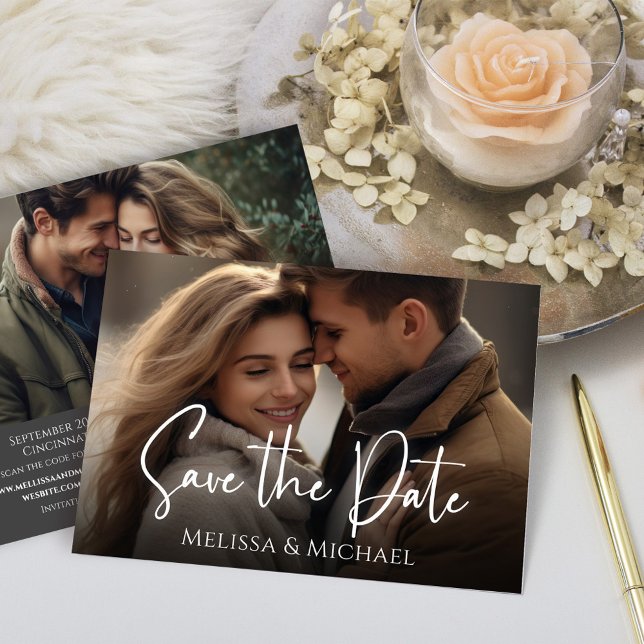 Speichern Sie das Datum Foto-Hochzeits-Skript Save The Date (Wedding save the date photo card with QR code and a two photo template. )