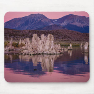 Spektakulärer Mono-See im Schatten Mousepad