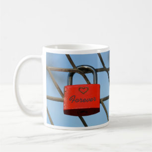 Sperre für rote Liebe mit Herz auf Zaun Kaffeetasse