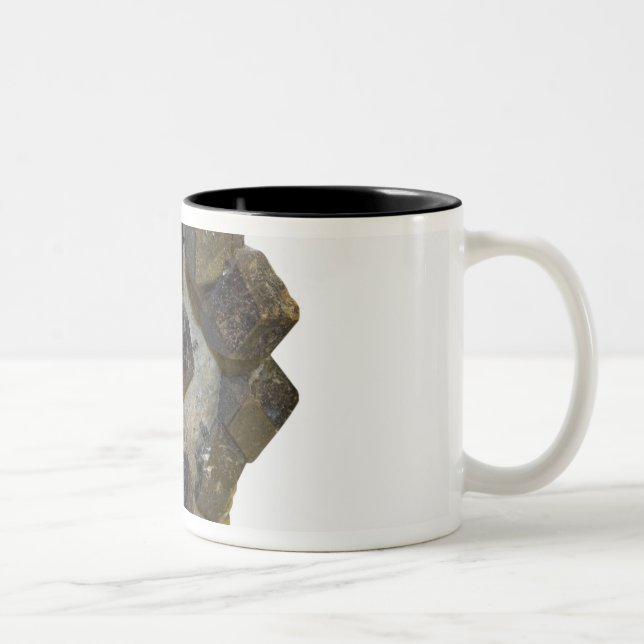Spessartite in der Matrix Zweifarbige Tasse (Rechts)
