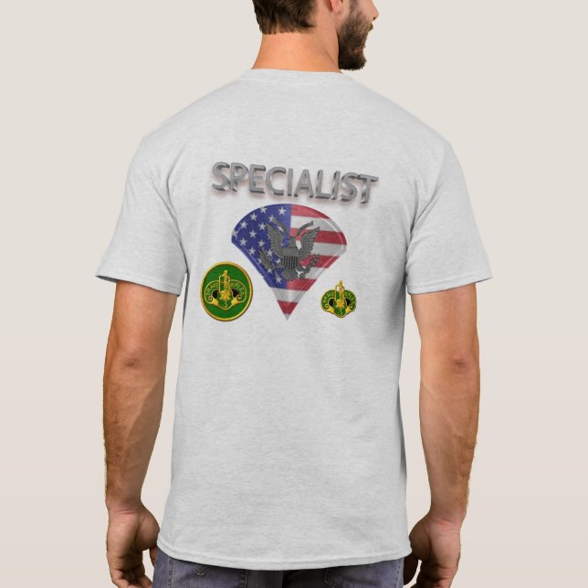 Spezialist für Armored Cavalry Regiment T-Shirt (Rückseite)