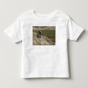 Spezialist klettert unten kleinkind t-shirt