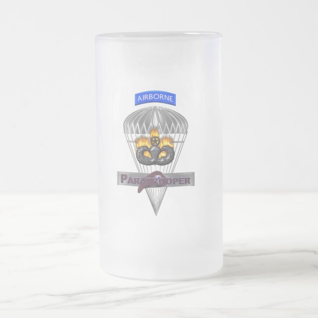Speziell für Im Flugzeug Fallschirmjäger entwickel Mattglas Bierglas (Mittel)