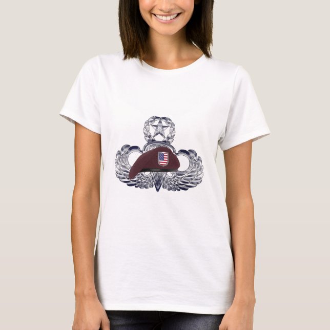 Speziell für Im Flugzeug Flügel konzipiertes Beret T-Shirt (Vorderseite)