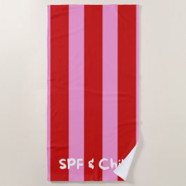 'SPF & Chill' Lustiger Sommer Rot und Rosa Gestrei Strandtuch