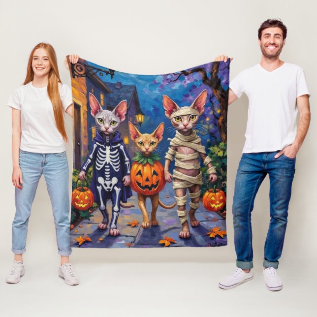 Sphynx Cats Trick-or-Treating in Halloween Costume Fleecedecke (Beispiel)