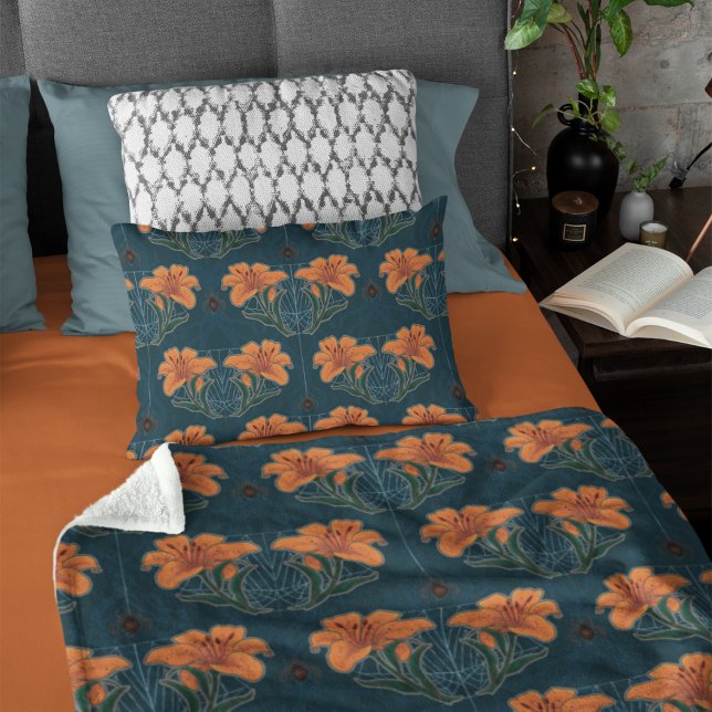 Spiders & Lilies Spooky Halloween Vintages Muster Fleecedecke (Spooky Halloween Whimsical Vintage Style Fleece Blanket)