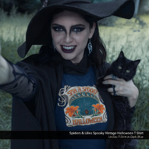Spiders & Lilies Spooky Vintager Halloween-T - Shi T-Shirt