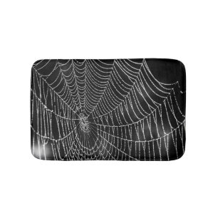 Spiderweb auf schwarzem Hintergrund Badematte