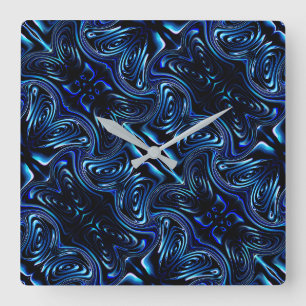 Spiegeln geformter Blume und Schmetterling in dunk Quadratische Wanduhr