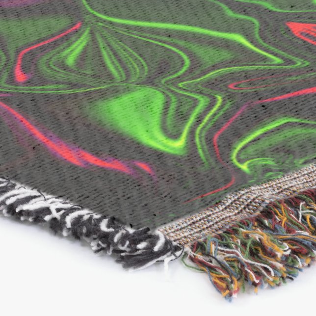 Spiegeln gekrümmter roter Linien auf grünem Hinter Decke (Ecke)