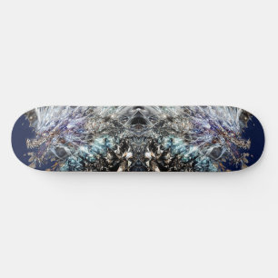Spiegelreflexion des Drachen Skateboard