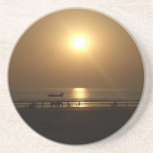 Spiegelung des goldenen Sommeruntergangs am Strand Sandstein Untersetzer
