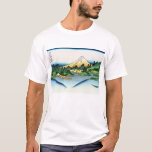 Spiegelung im Misaka-See der Kai-Provinz T-Shirt