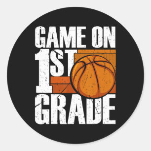 Spiel auf 1. Klasse Basketball zurück zur Schule Runder Aufkleber