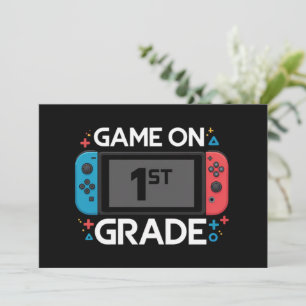 Spiel auf 1. Stufe Zurück zur Schule Funny Gamer Einladung