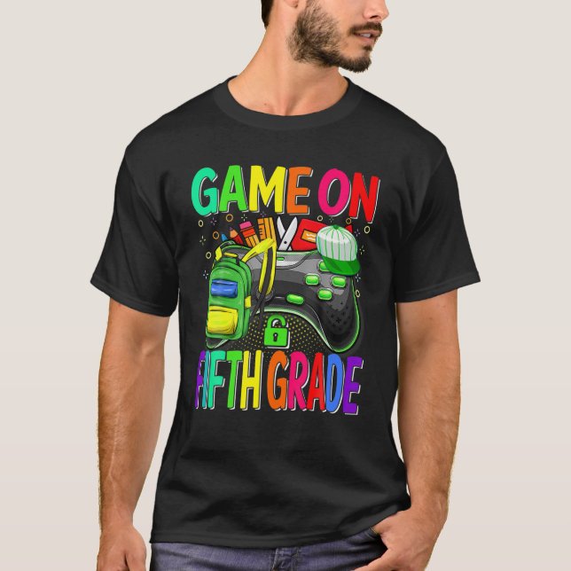 Spiel auf der fünften Stufe zurück zur fünften Kla T-Shirt (Vorderseite)