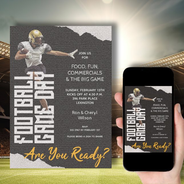 Spiel auf Football Player Black Einladung (American Football Player on Black Bowl Game Invitations - order INSTANT DOWNLOAD, PRINTED or both!)