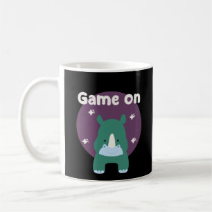 Spiel auf Kawaii lustiges Baby-Rhino in blauer Far Kaffeetasse