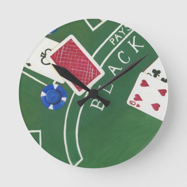 Spiel des Blackjacks mit Chips von Chariklia Zarri Runde Wanduhr (Vorderseite)