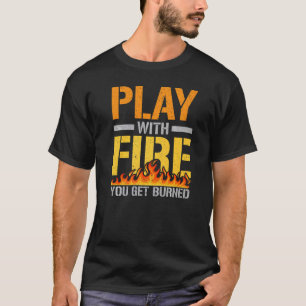 Spiel mit dem Flammenwerfer-Flammenwerfer T-Shirt