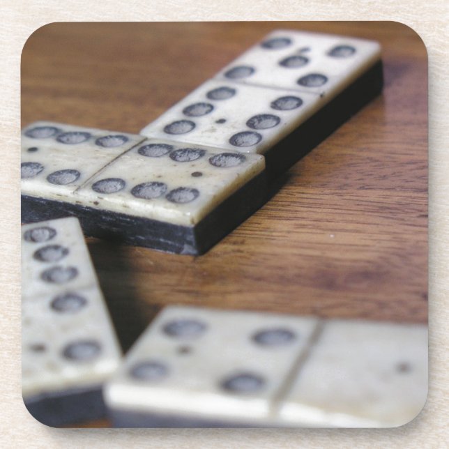 Spiel-Tabellen-Domino-Domino-hölzernes altes Untersetzer (Vorderseite)