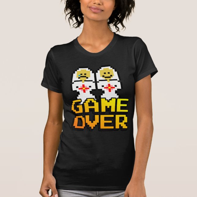 Spiel über die Ehe (Lesbisch, 8-Bit) T-Shirt (Vorderseite)