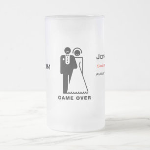 Spiel über mattierter Tasse - trauriger Bräutigam