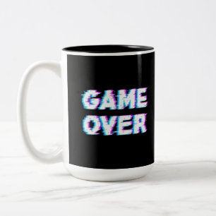 Spiel über zweifarbige tasse