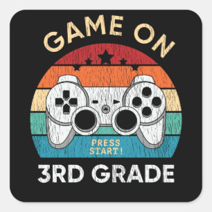 Spielbeginn 3. Klasse Gamer Zurück zur Schule Schü Quadratischer Aufkleber