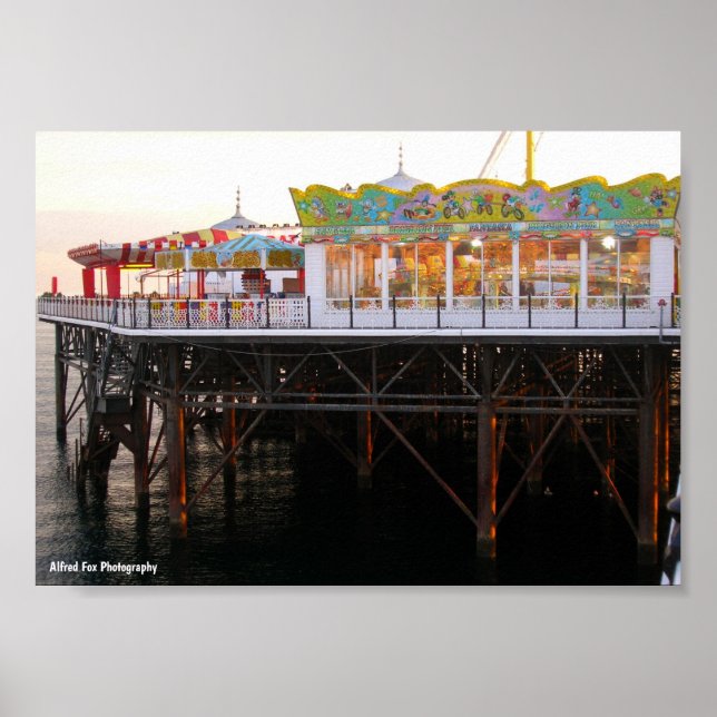 Spiele auf der Pier Poster (Vorne)