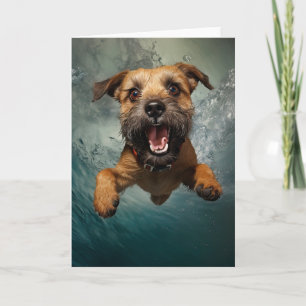 Spielefreudiger Hund Schwimmt Unterwasser Design Karte