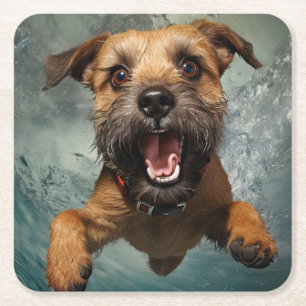 Spielelustiger Hund Schwimmt Unterwasser Design Rechteckiger Pappuntersetzer