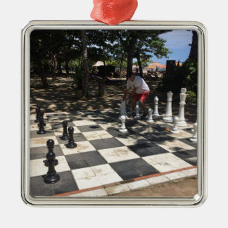 Spielen des Schachs in Bali Silbernes Ornament